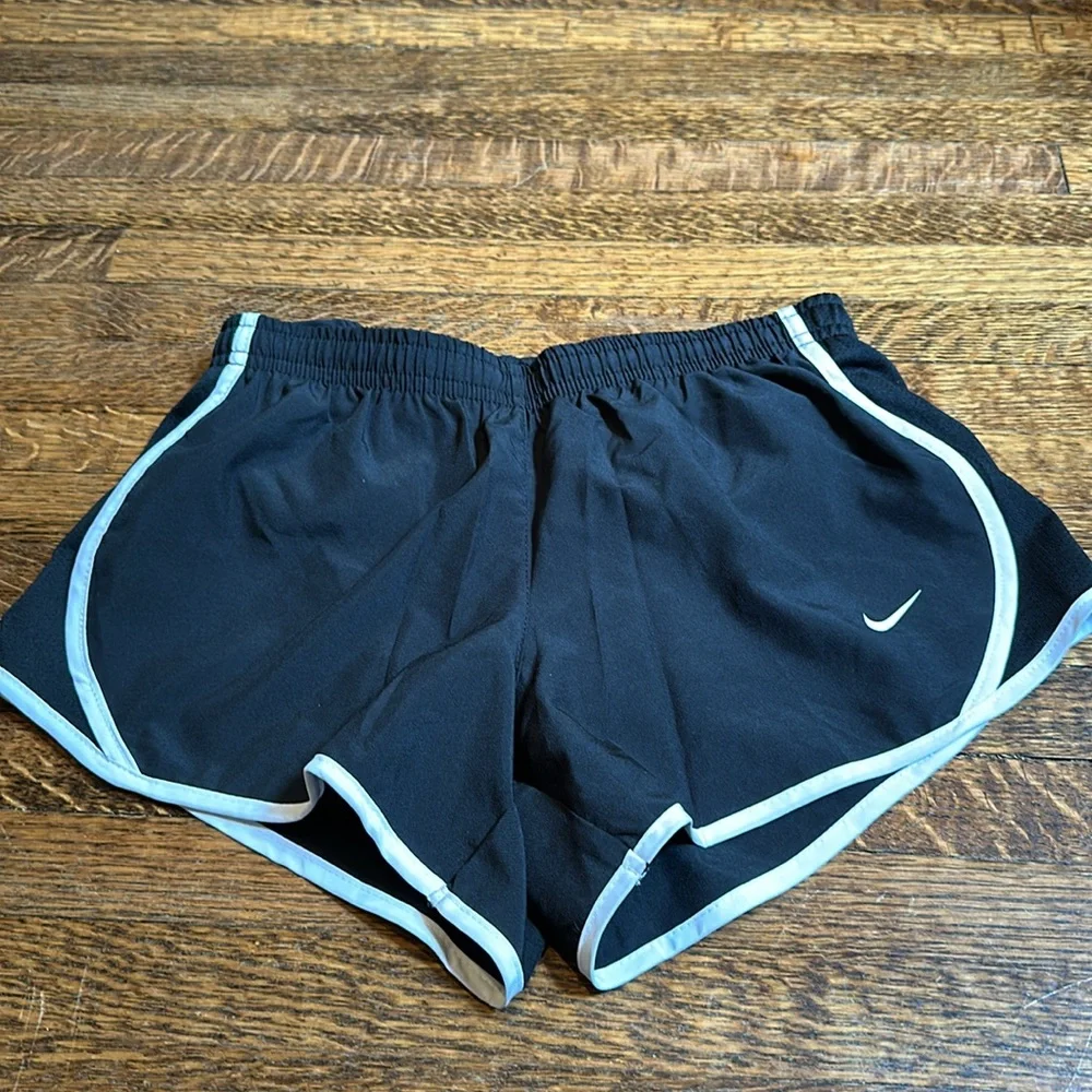NWOT Nike tempo shorts